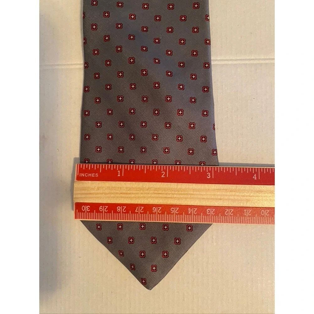 Guy Laroche Paris Mens Silk Necktie Grey Red Geometric Medallion Pattern Tie
